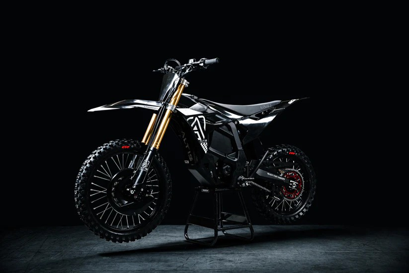 Altis Omega (Pre-Order)